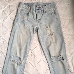 AEO ripped whitewashed skinny jeans super stretch